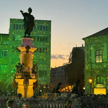 Apartment Goldenkey Am Rathausplatz Neu Eingerichtet *