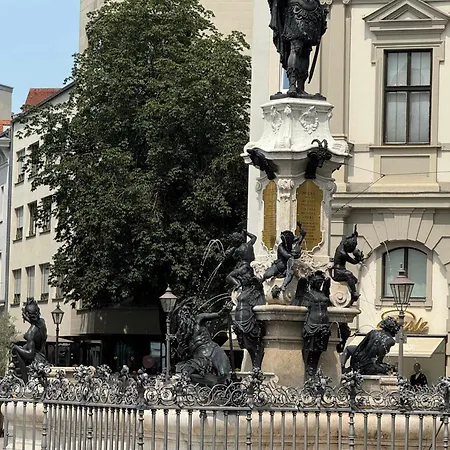 Goldenkey-suites - New Luxury 'augusta Vindelicum' - Air Conditioning - Elevator - Prime Location At Town Hall Square Augsburg